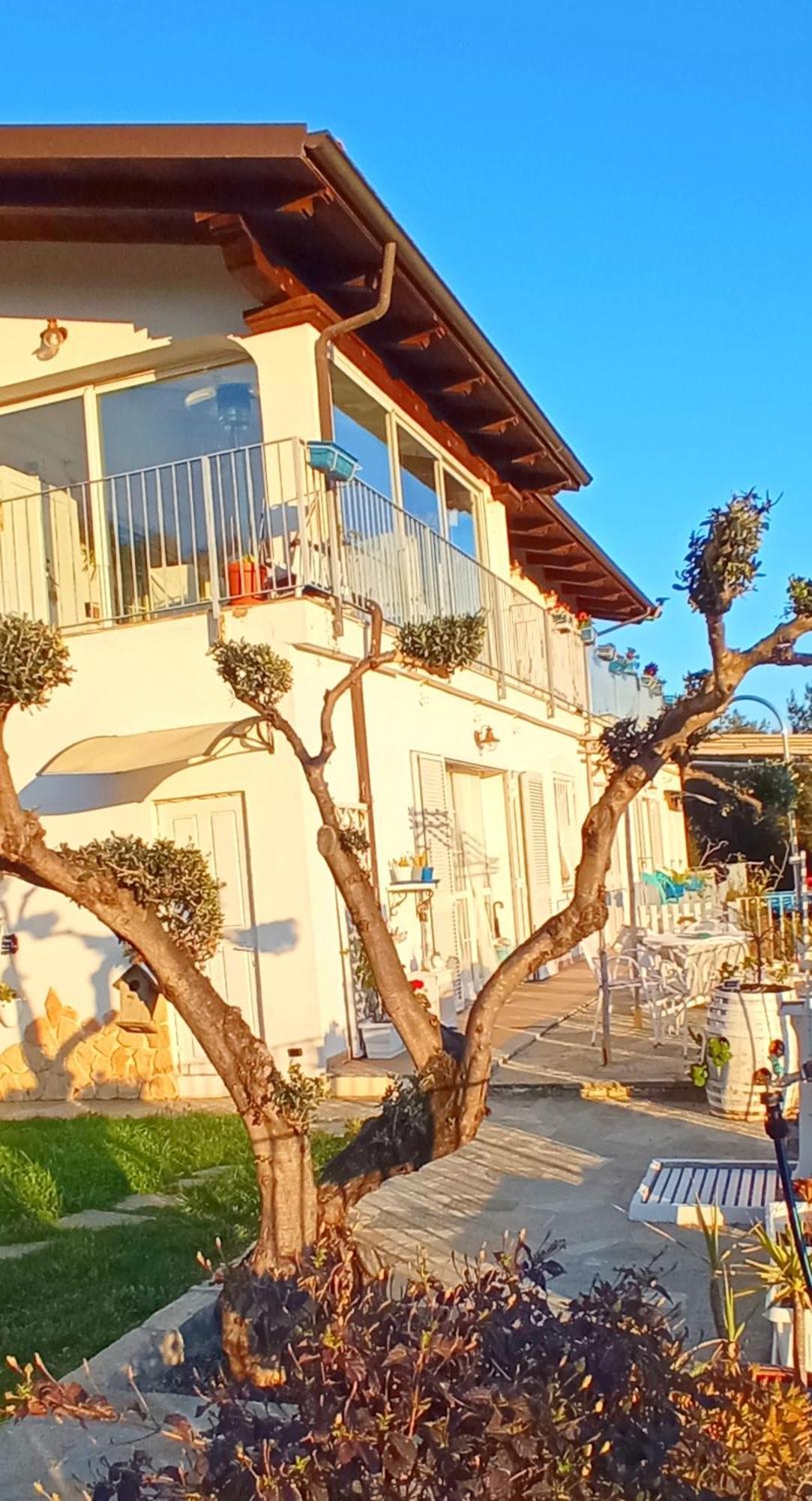 Message In A Bottle Bed And Breakfast Camporosso  Exterior photo
